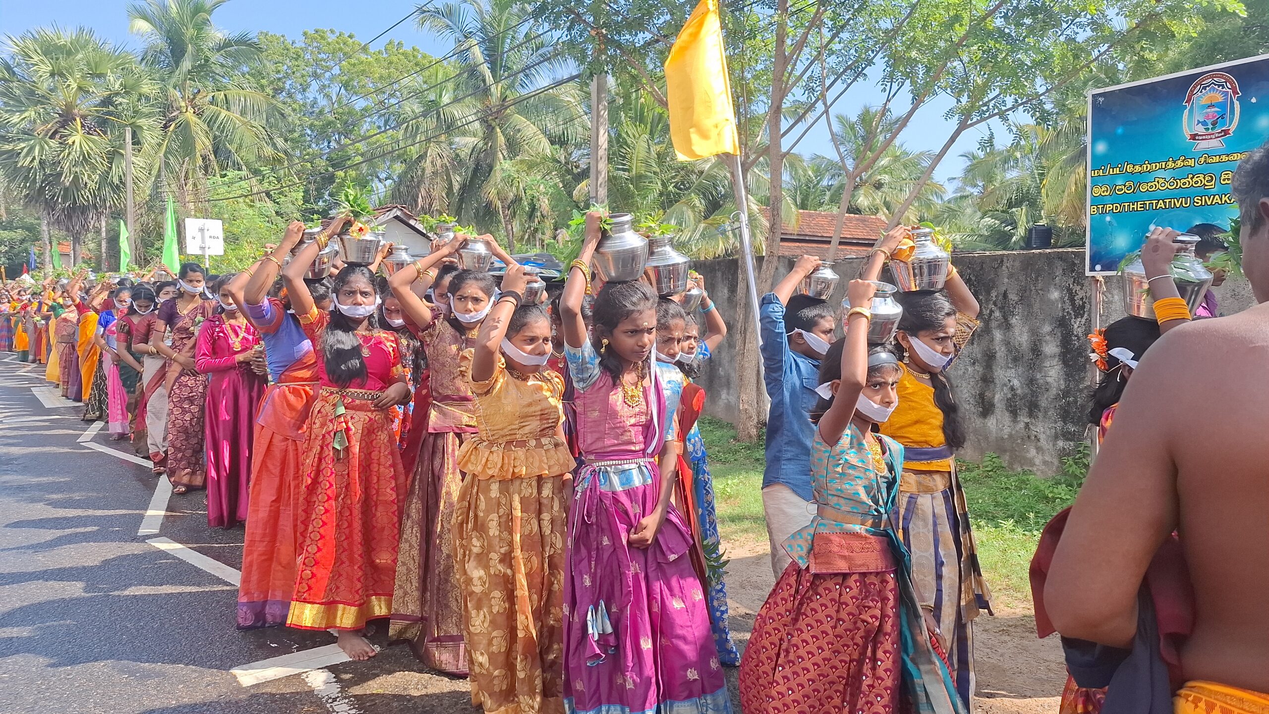 மட்டக்களப்பு தேத்தாத்தீவு வட பத்திரகாளி அம்மன் ஆலயத்தின் பாற்குடபவனி