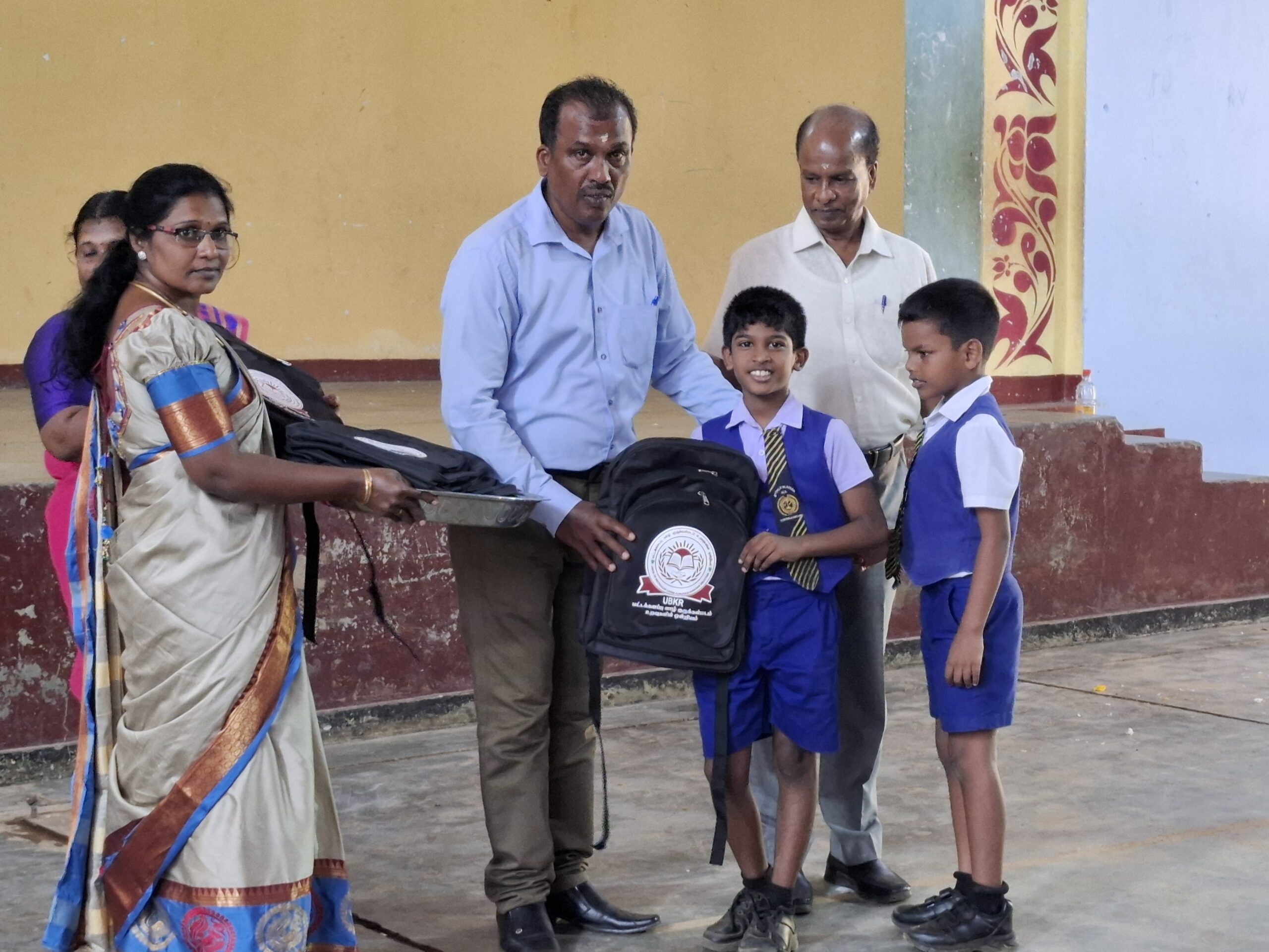 மட்டக்களப்பு குருக்கள்மடம் கலைவாணி மகா வித்தியாலயத்தில் கற்றல் உபகரணங்கள் வழங்கும் நிகழ்வு 